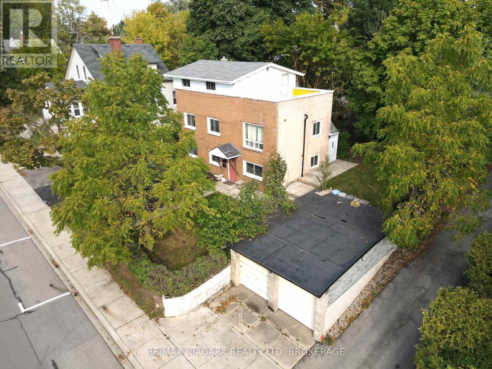 97 Queen St, Fort Erie, ON L2A 1T9