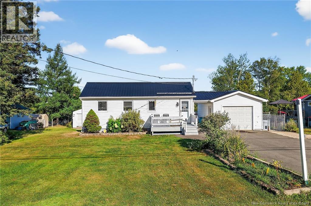 67 Renfrew St, Petitcodiac, NB E4Z 4S5