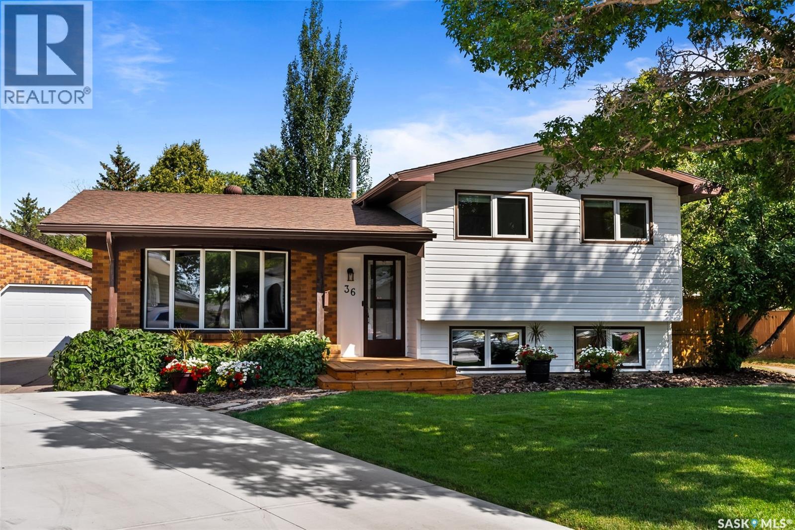 36 Hodges Bay, Regina, SK S4N 4R1