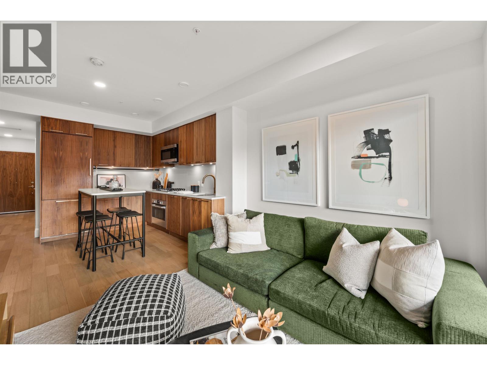2550 Garden Drive Unit 402, Vancouver, BC V5N 4X6
