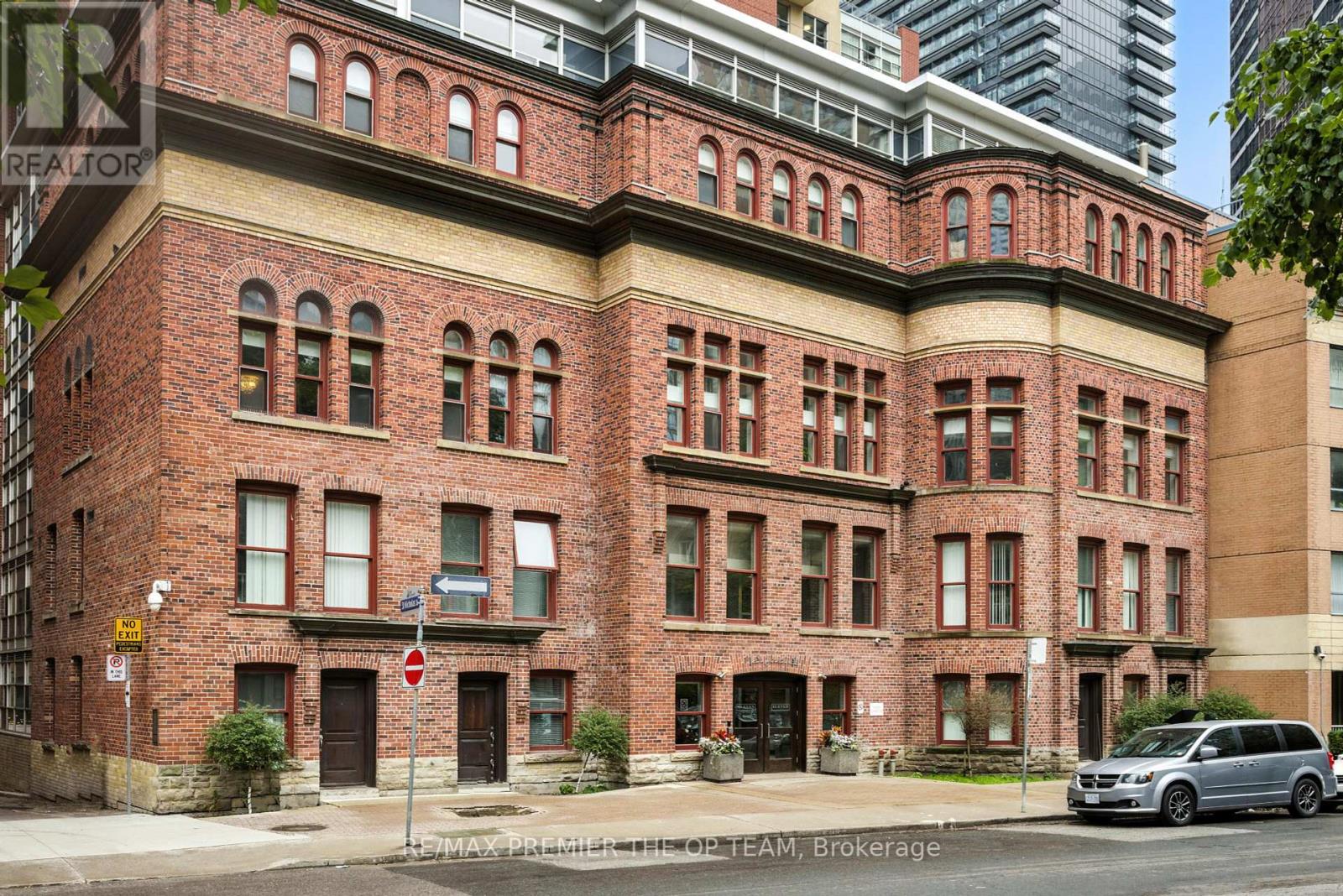 407 11 St Joseph St, Toronto, ON M4Y 3G4