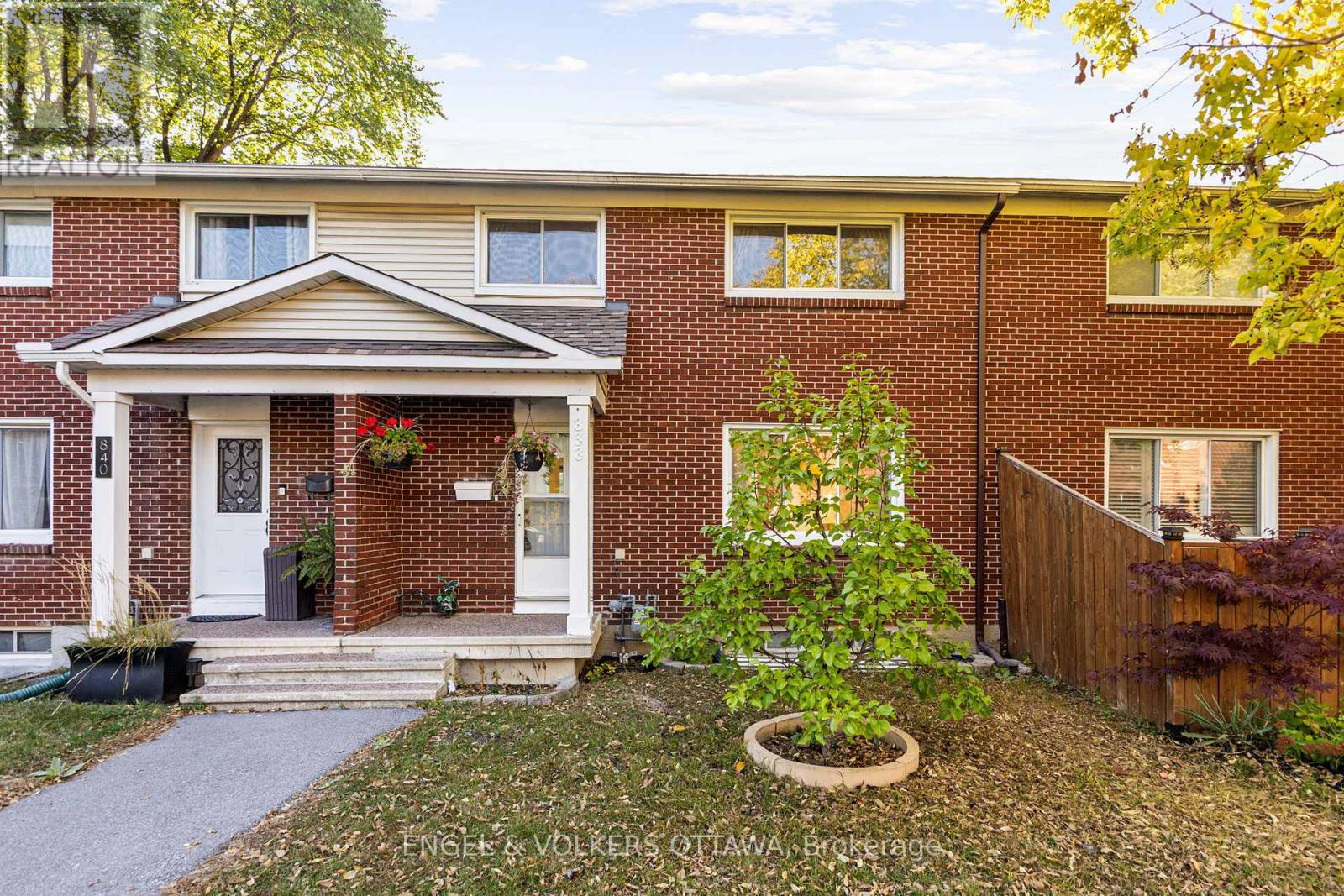 838 Borthwick Ave, Ottawa, ON K1K 2M8