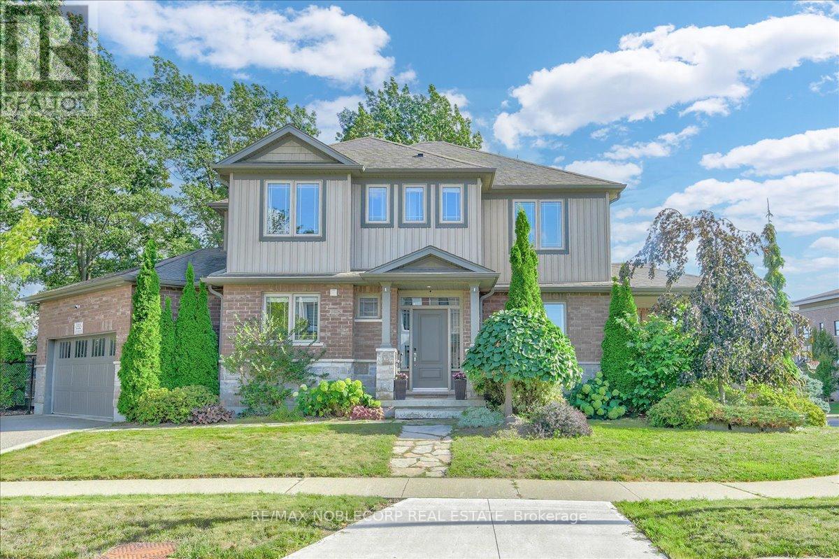 232 Maple Bush Dr, Cambridge, ON N1T 0B8