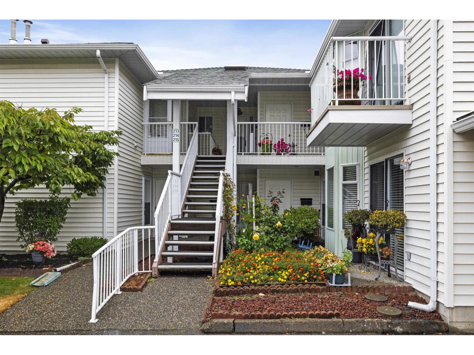 7156 121 Street Unit 213, Surrey, BC V3W 0J6