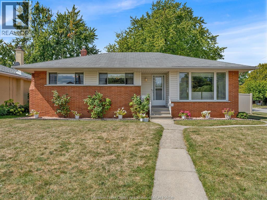 909 Riverdale, Windsor, ON N8S 4C4