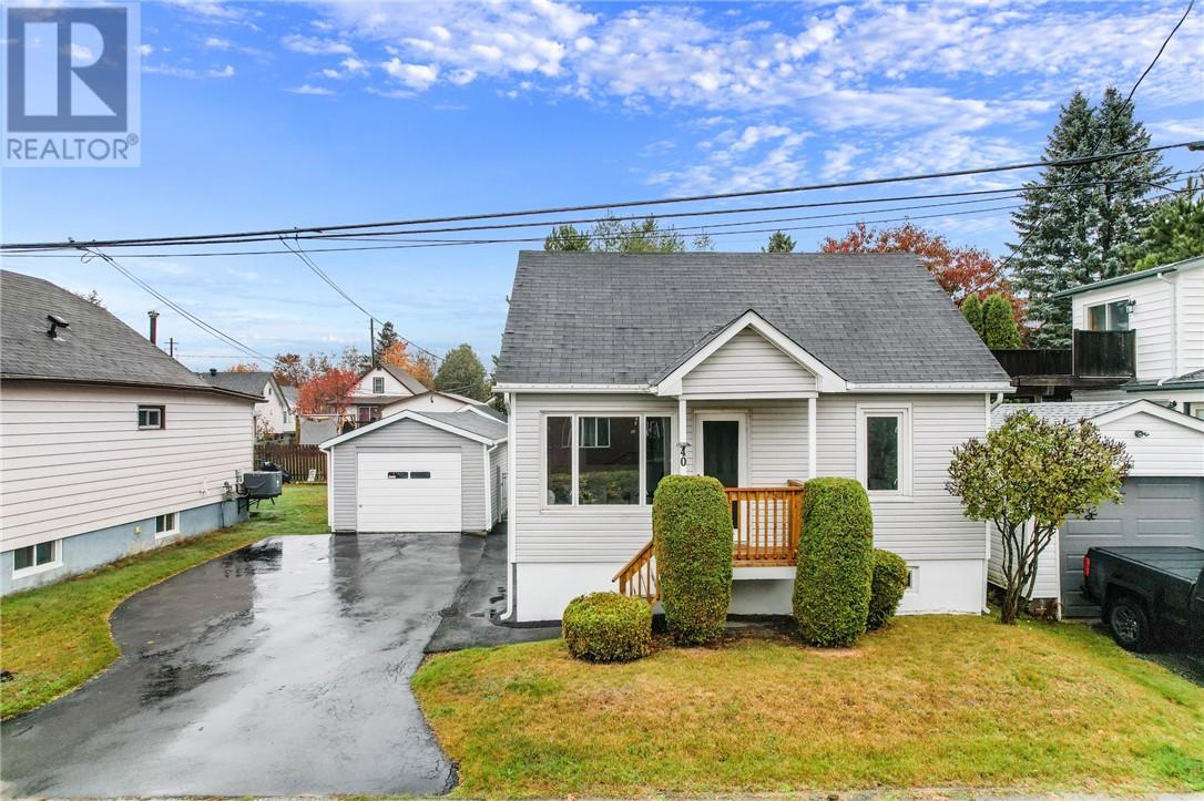 40 Victoria St, Garson, ON P3L 1B1