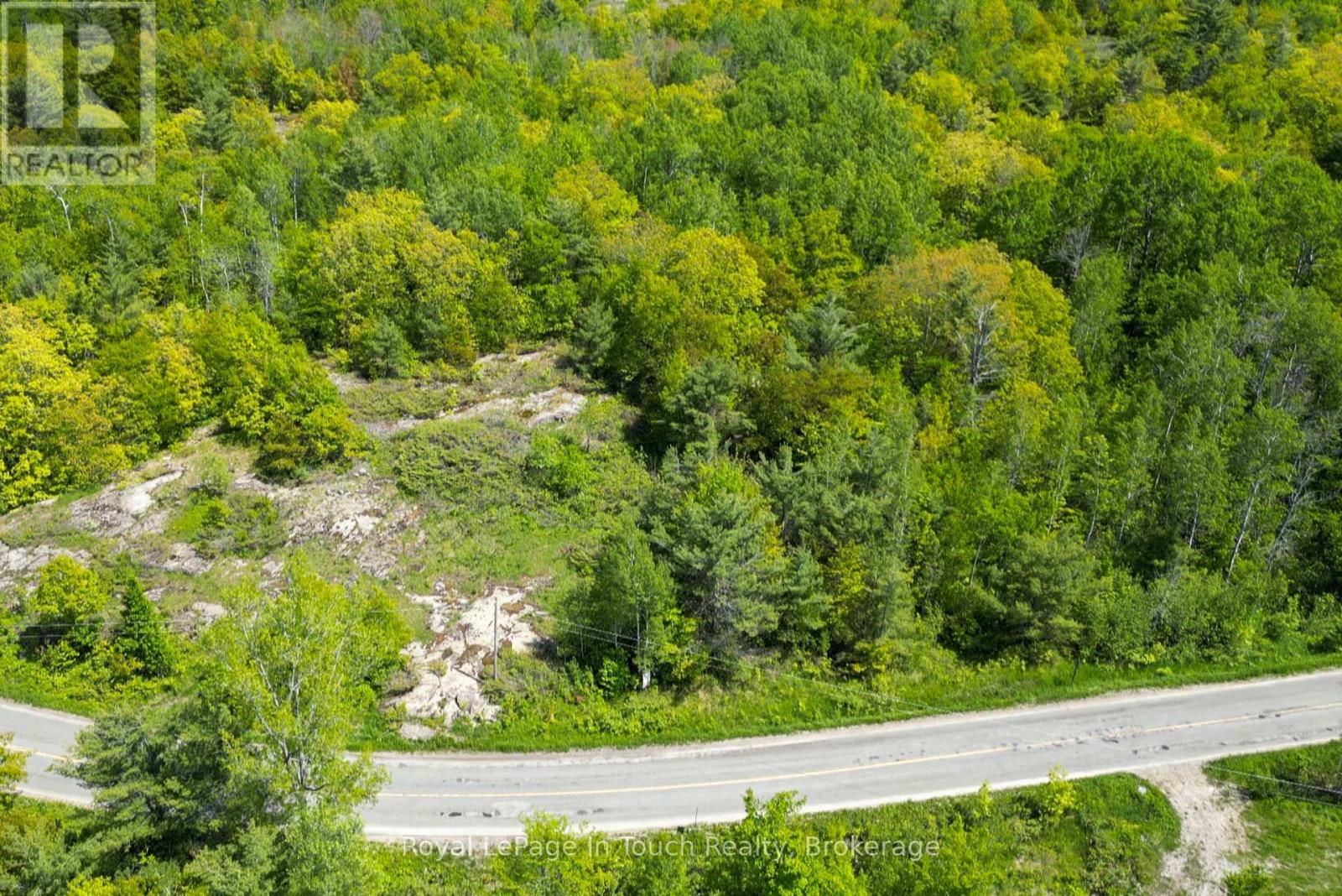 408 S Bay Rd, Georgian Bay, ON L0K 1S0