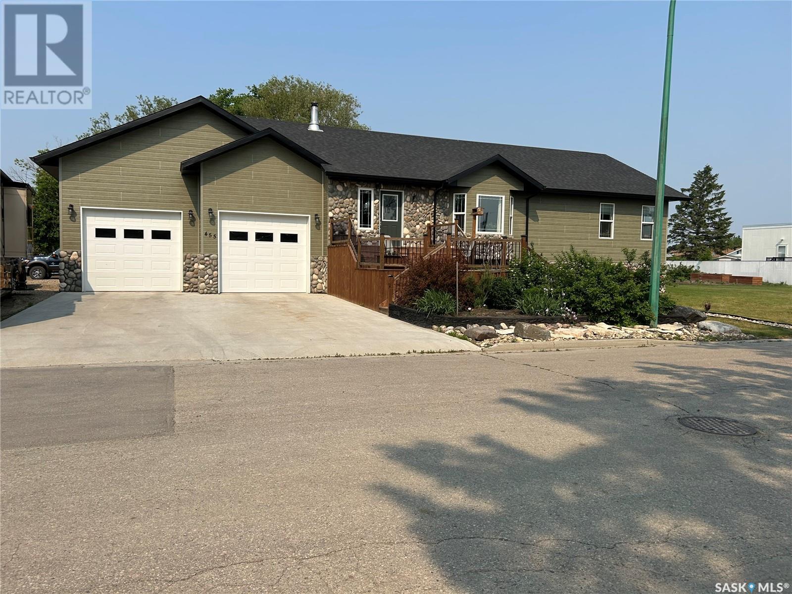 455 4 Street West, Carrot River, SK S0E 0L0