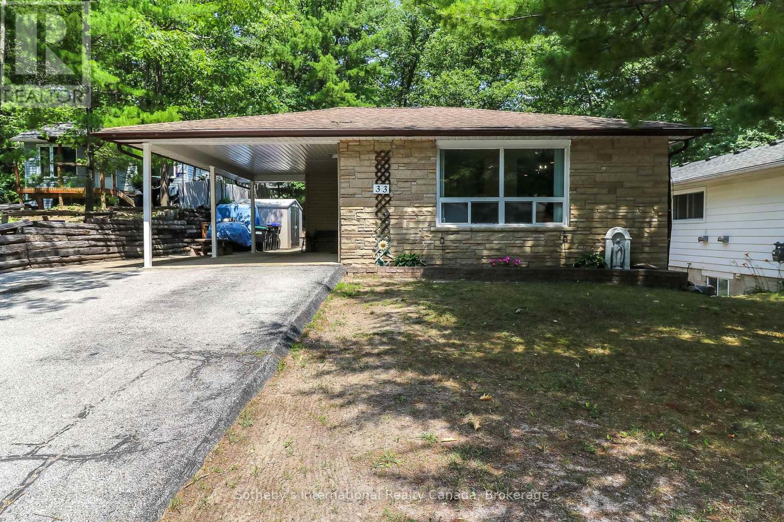 33 Parkwood Dr, Wasaga Beach, ON L9Z 2T2
