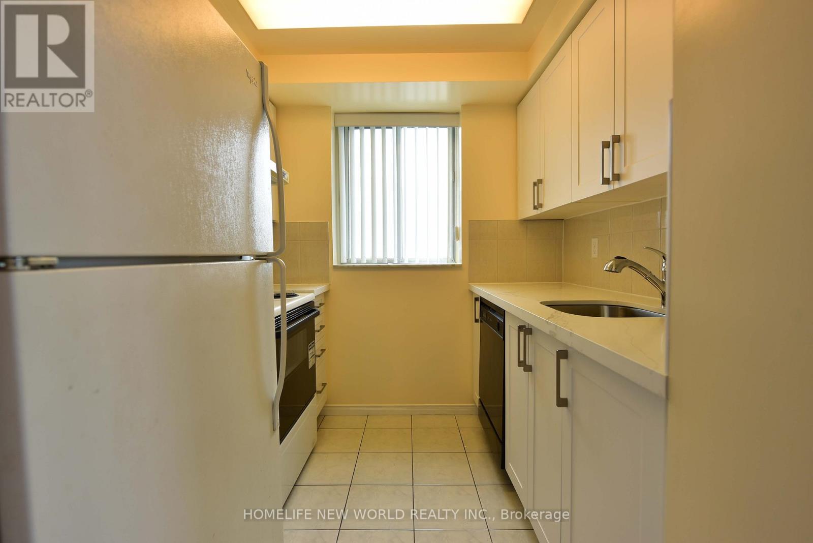 2702 1 Pemberton Ave, Toronto, ON M2M 4L9