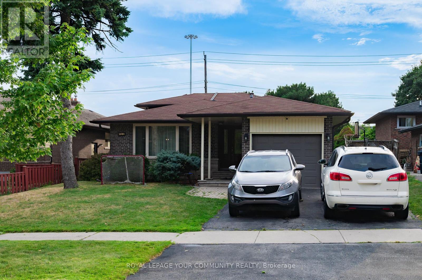 122 Beaver Bend Cres, Toronto, ON M9B 5S1