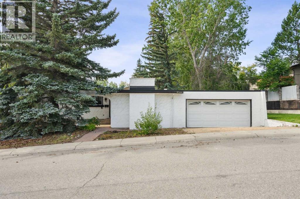 114 Dalgleish Bay NW, Calgary, AB T3A 1K8