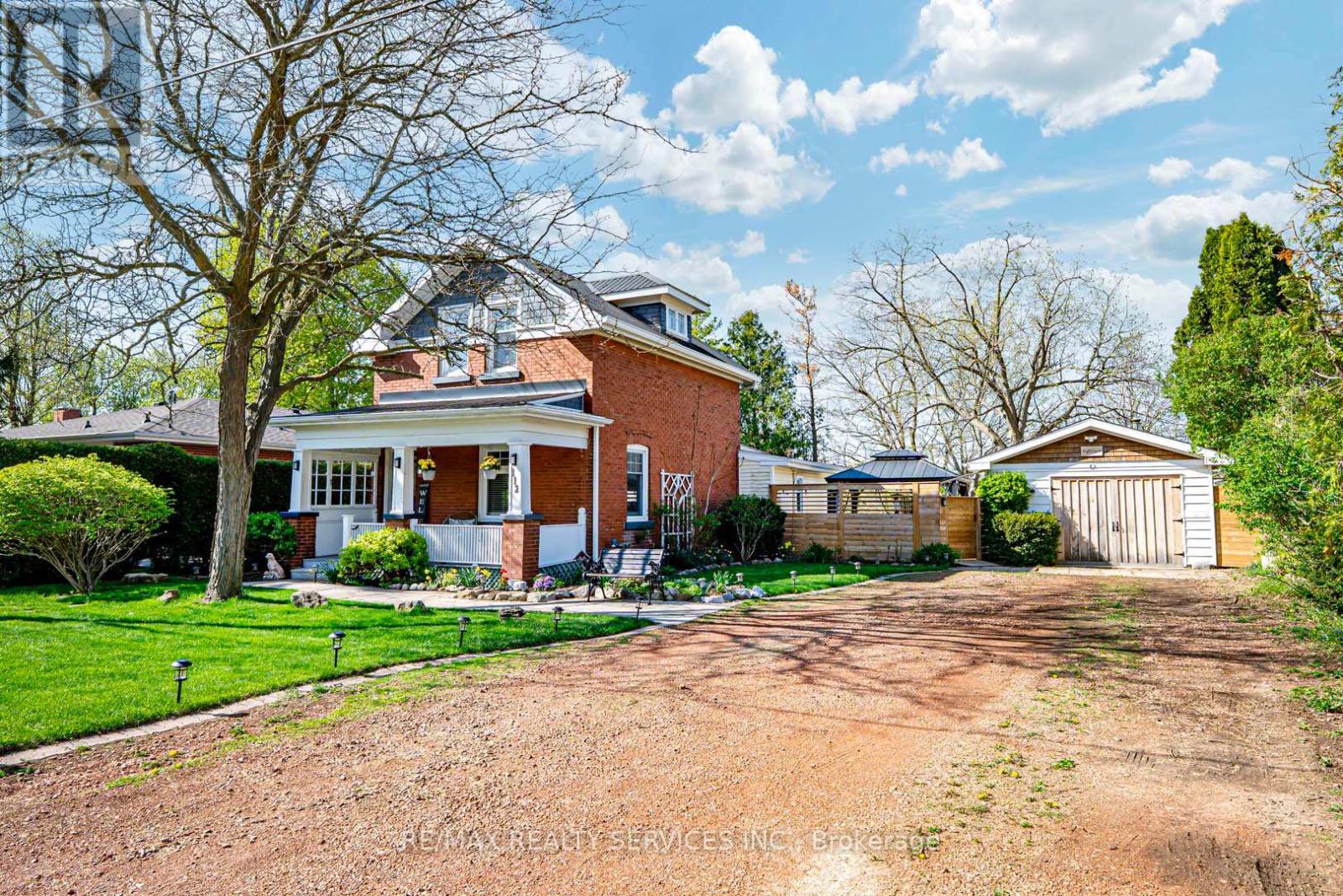 112 Court St N, Milton, ON L9T 2S3