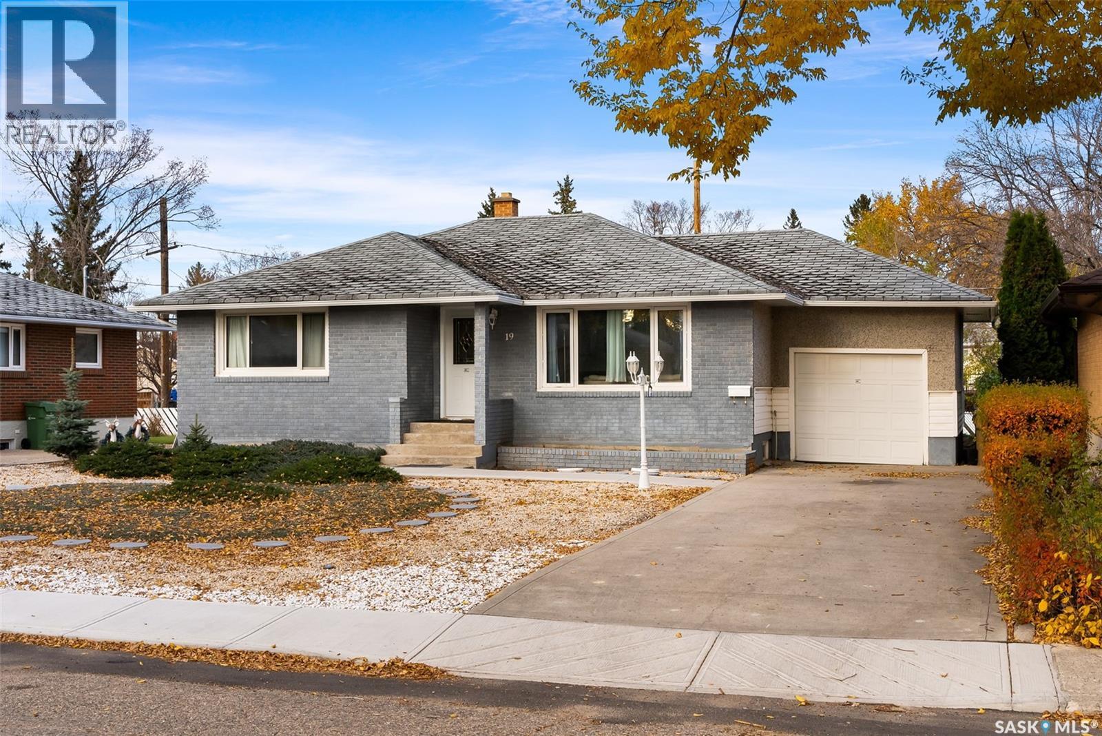 19 Johnstone St, Regina, SK S4R 4R3