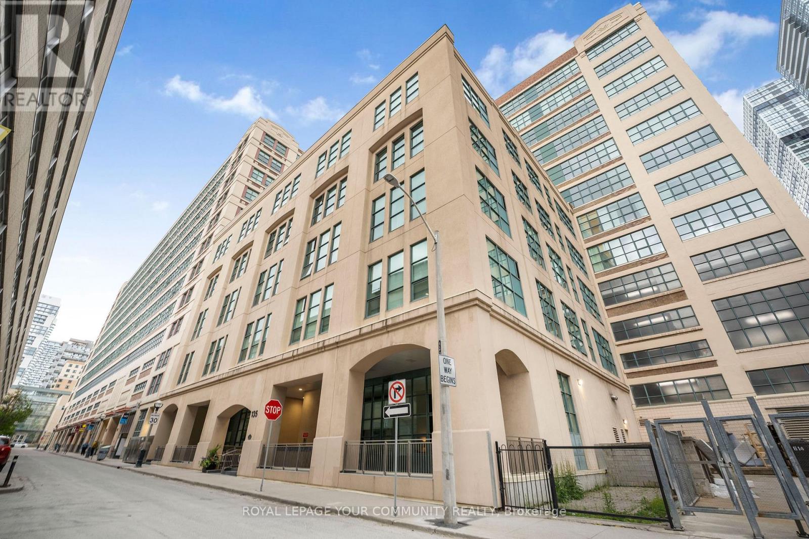 504 135 Dalhousie St, Toronto, ON M5B 2S1
