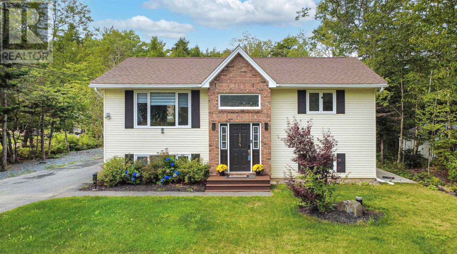 124 Fenerty Rd, Middle Sackville, NS B4E 3B1