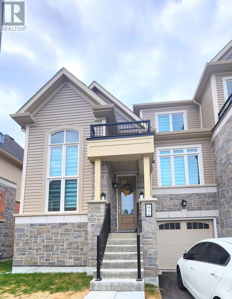 92 Lyall Stokes Cir, East Gwillimbury, ON L0G 1M0