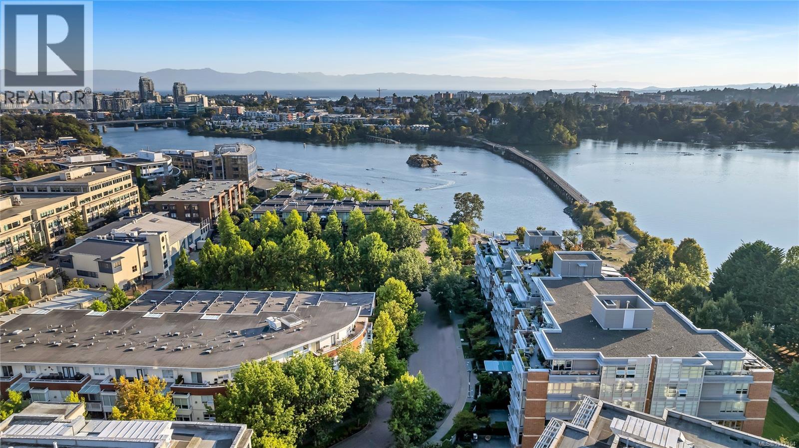 380 Waterfront Cres Unit 404 Cres, Victoria, BC V8T 5K3
