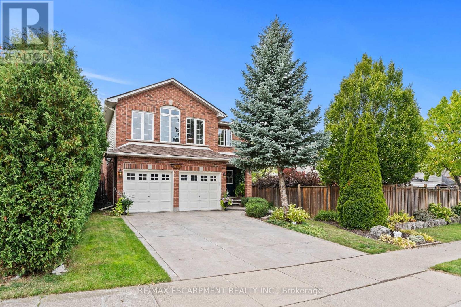 251 Hawkswood Trl, Hamilton, ON L9B 2T1