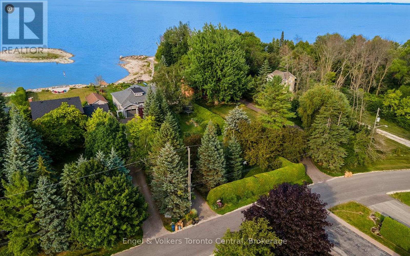 19 Georgian Manor Dr, Collingwood, ON L9Y 3Z1