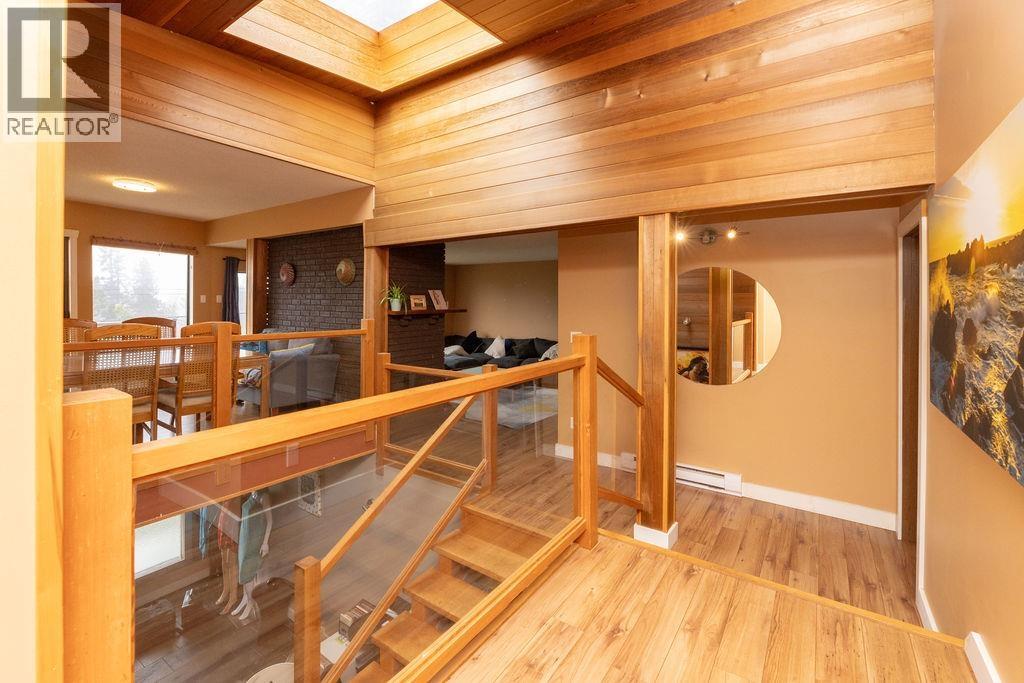 4934 Geer Rd, Sechelt, BC V0N 3A2