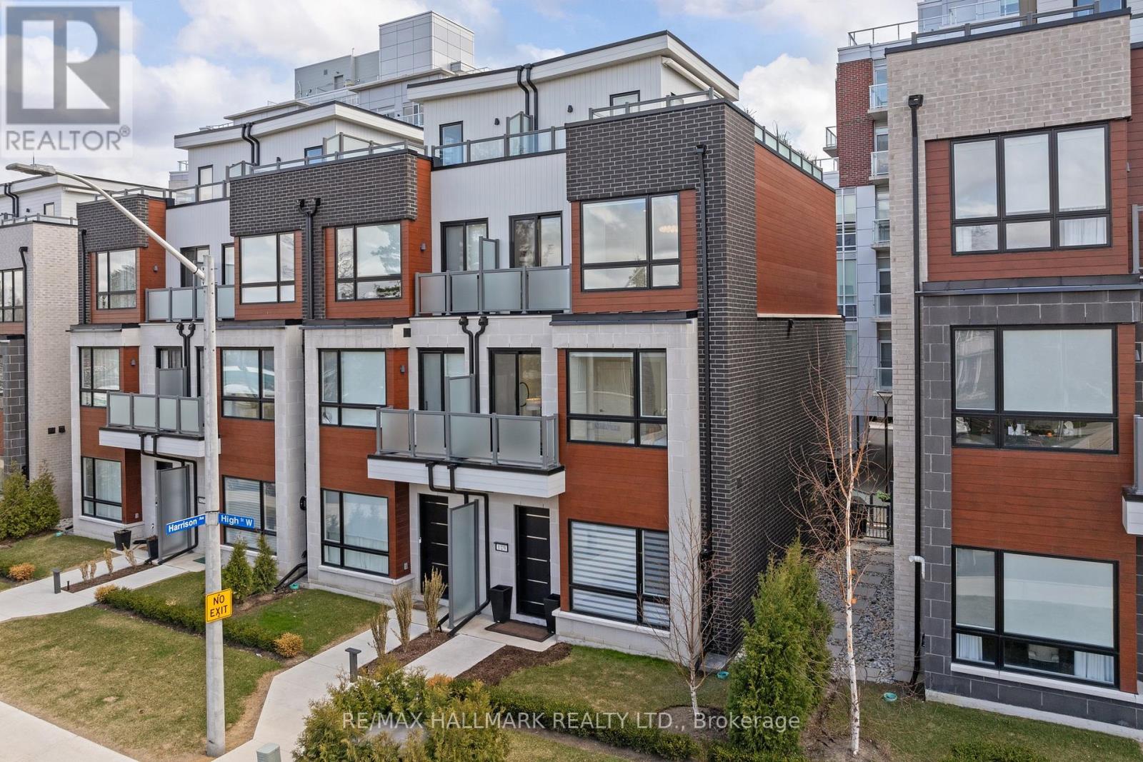 129 High St W, Mississauga, ON L5H 1K4