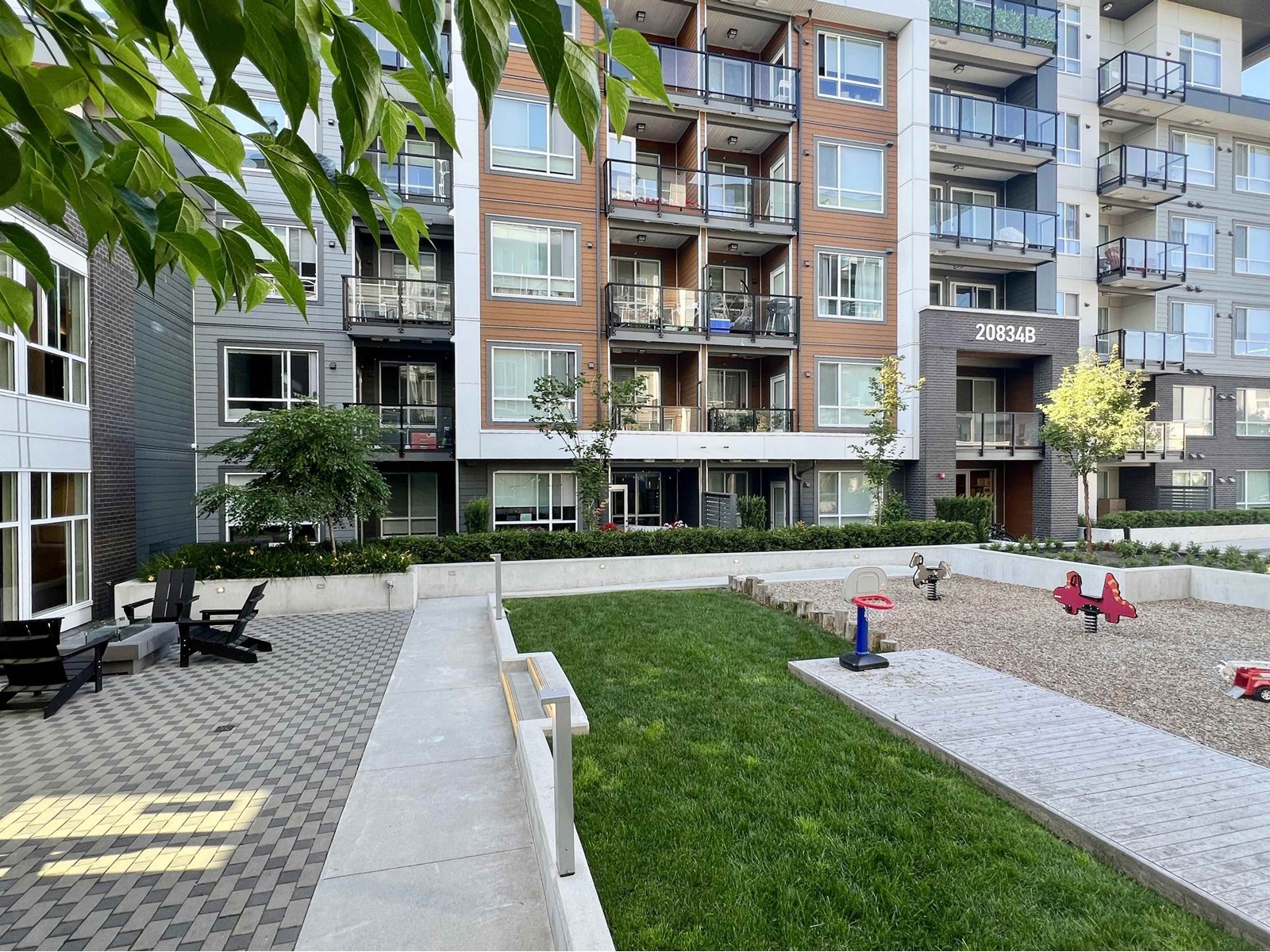 20834 80 Ave B225, Langley, BC V2Y 3M6