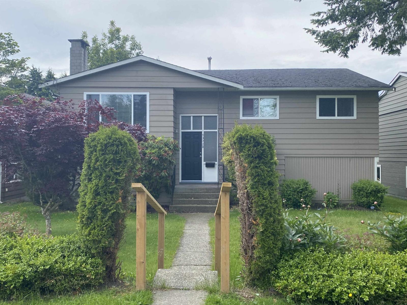 13728 Blackburn Ave, White Rock, BC V4B 3B6