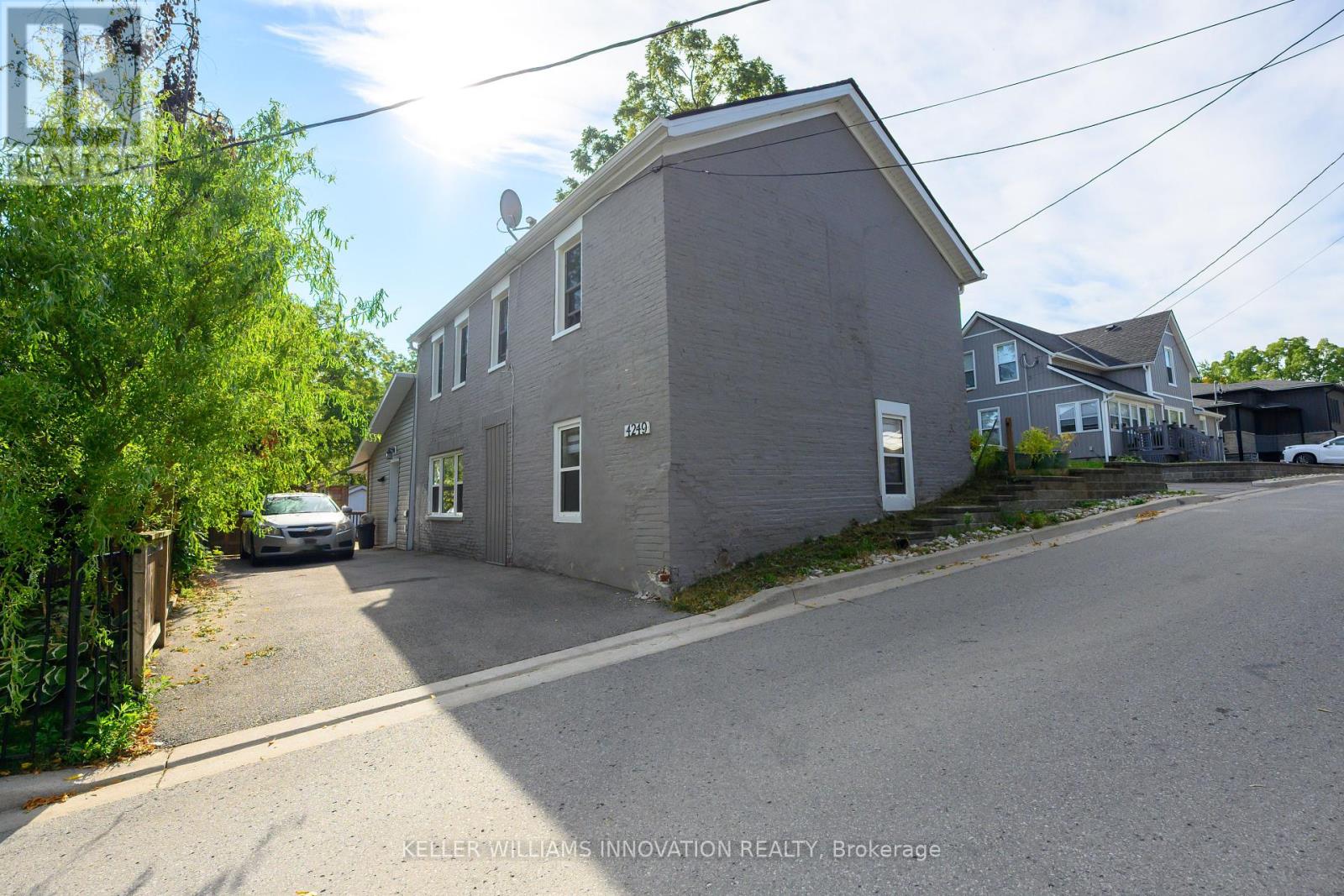 4249 Academy St, Lincoln Beamsville, ON L0R 1B0