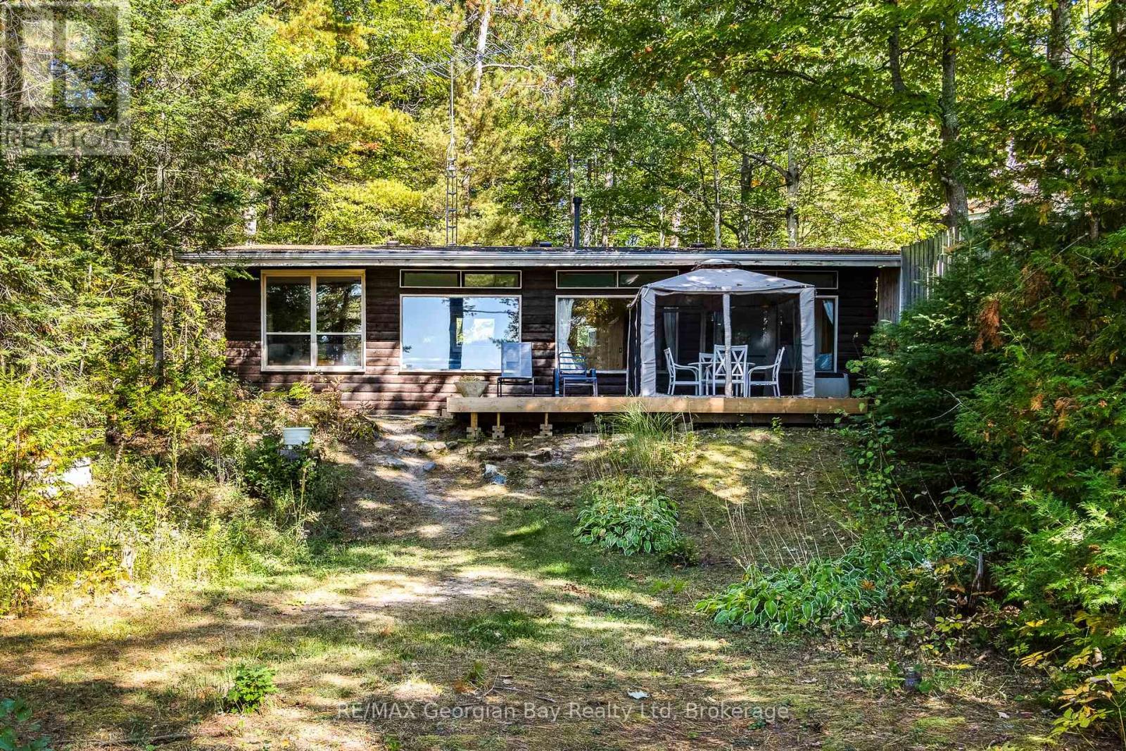 100 Nottawaga Dr, Tiny, ON L0L 2J0