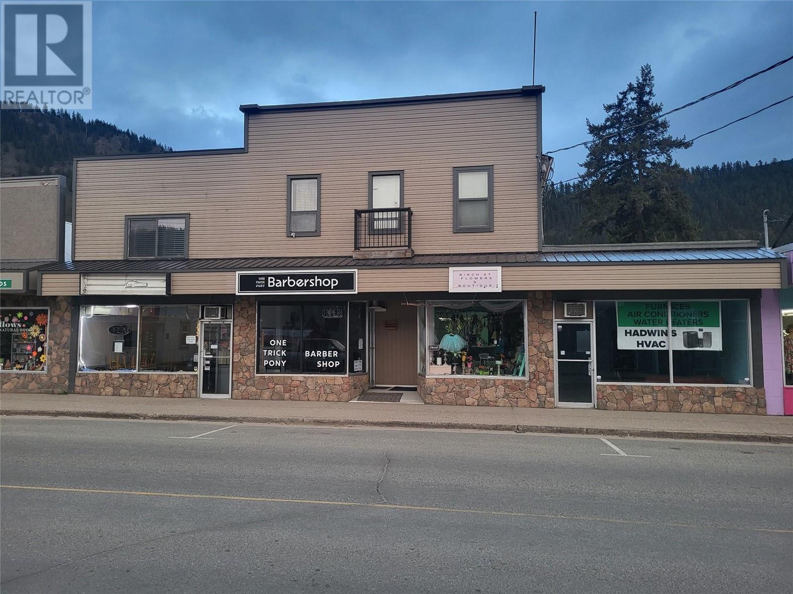 721-725 Shuswap Ave, Chase, BC V0E 1M0
