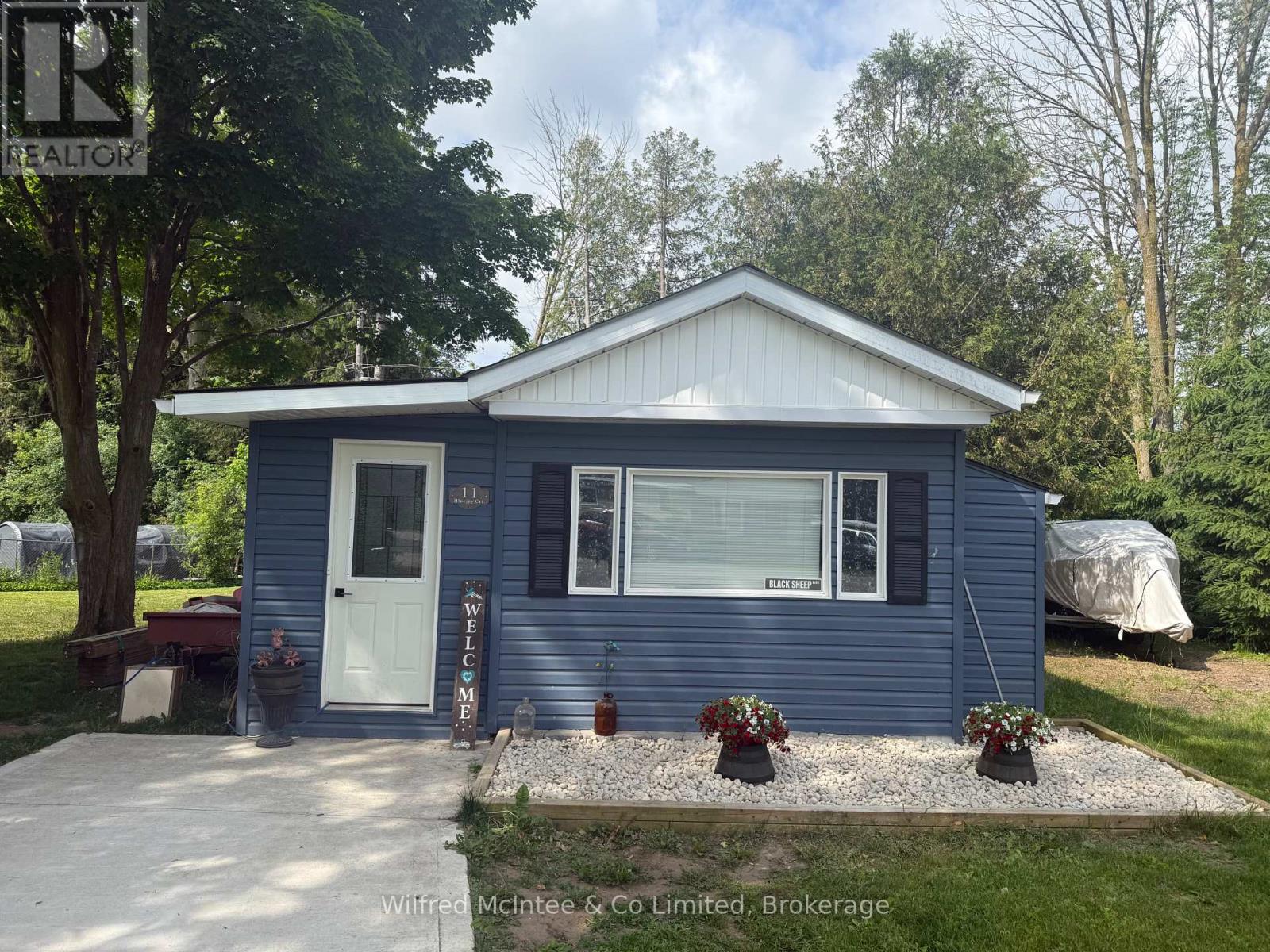 11 Bluejay Ct, Brockton, ON N0G 2V0