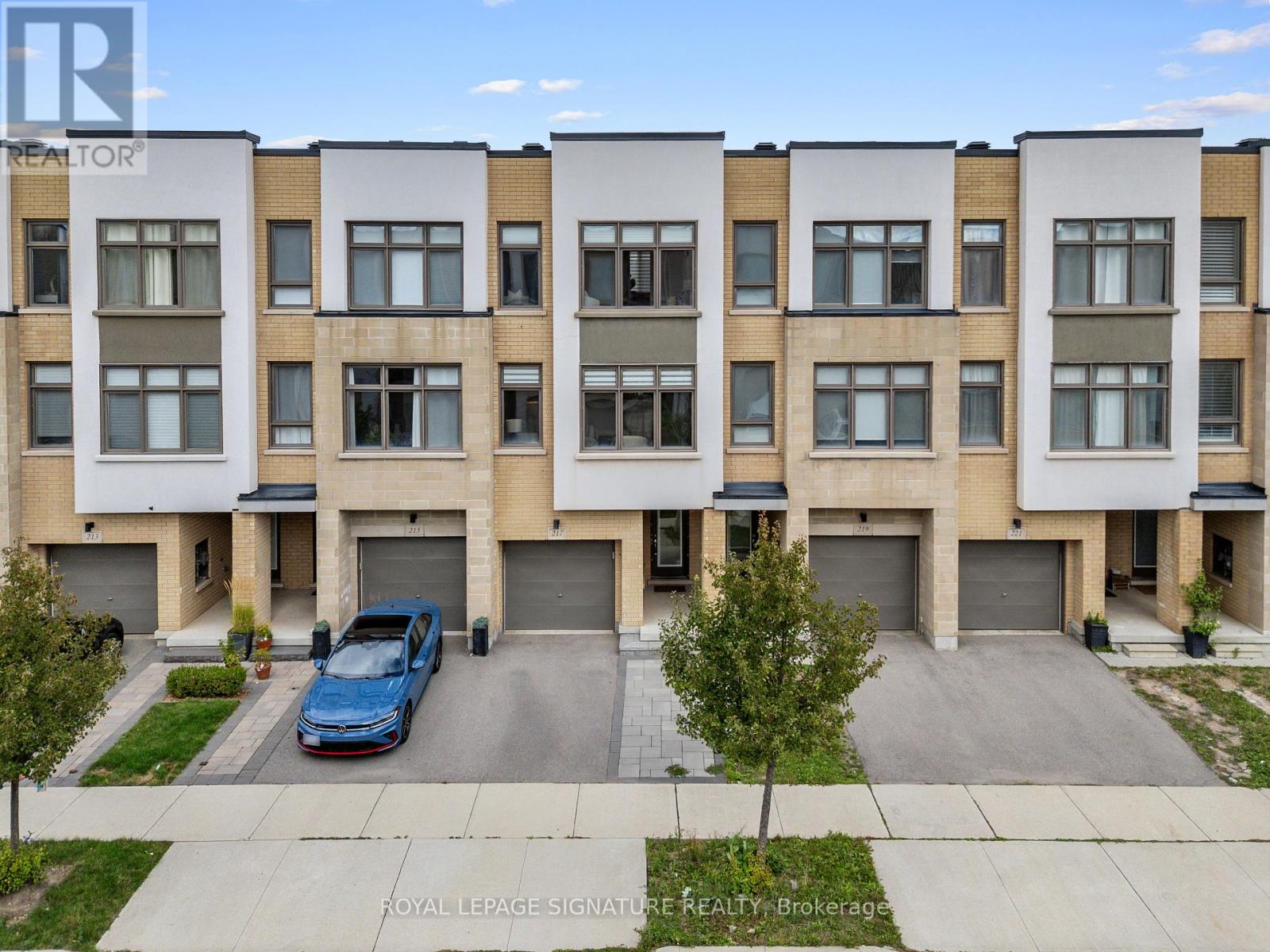 217 Huguenot Rd, Oakville, ON L6H 0L6