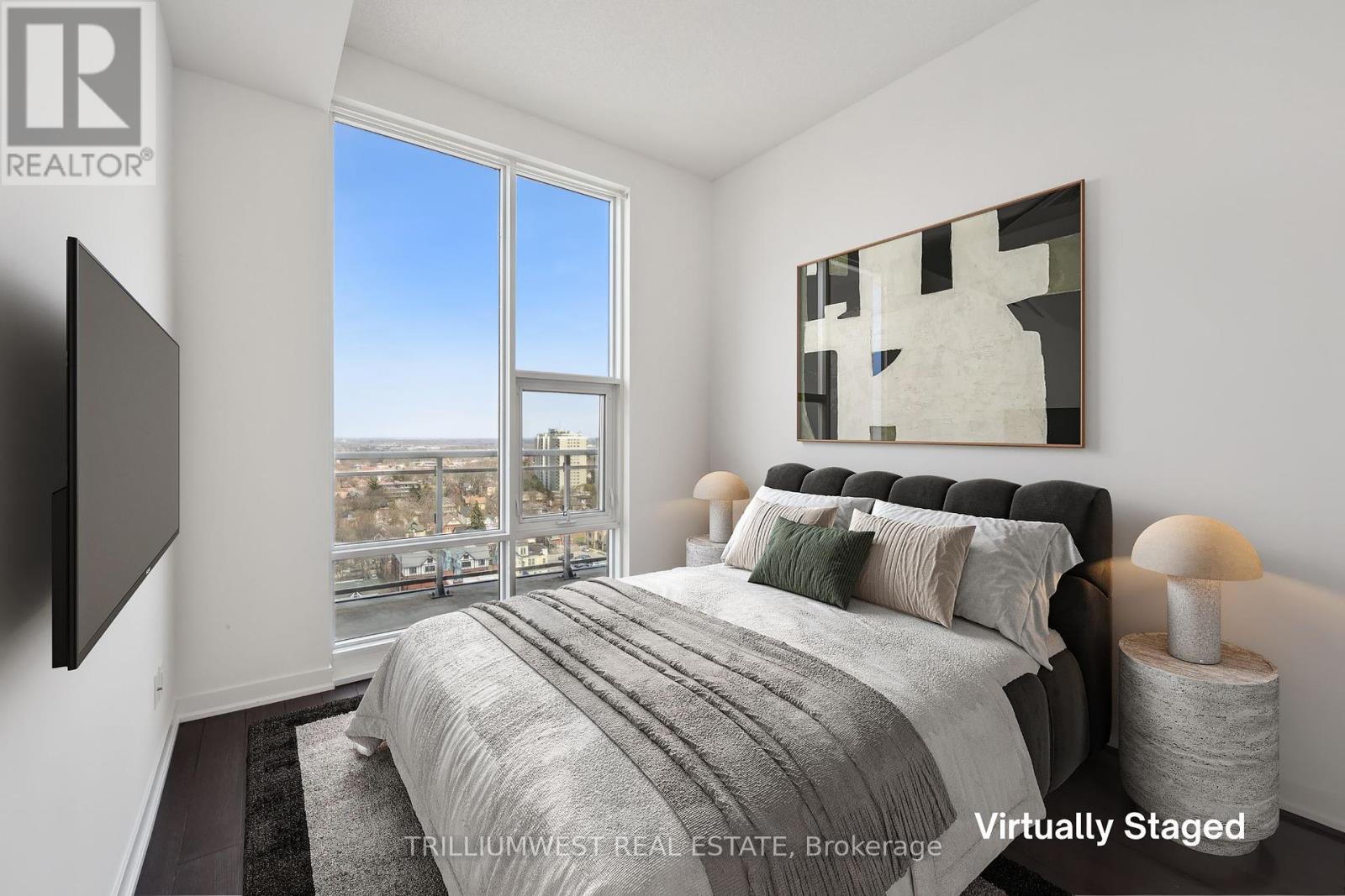 1702 85 Duke St W, Kitchener, ON N2H 0B7