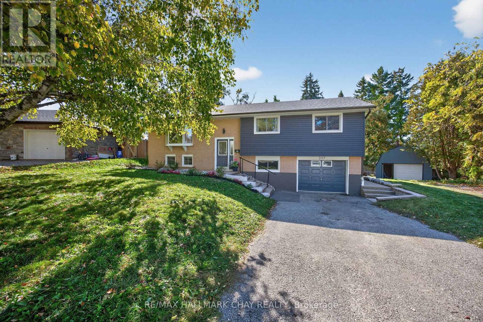 207 Merrett Dr, Barrie, ON L4N 3Y4