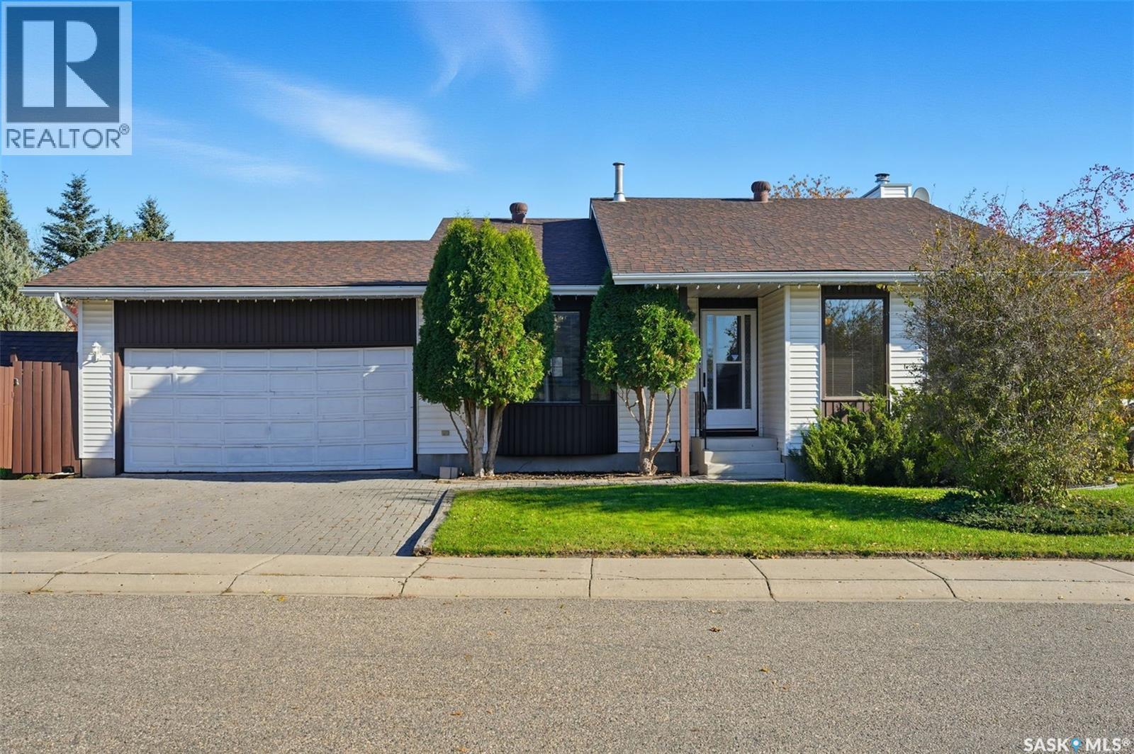207 Nemeiben Rd, Saskatoon, SK S7J 4S8