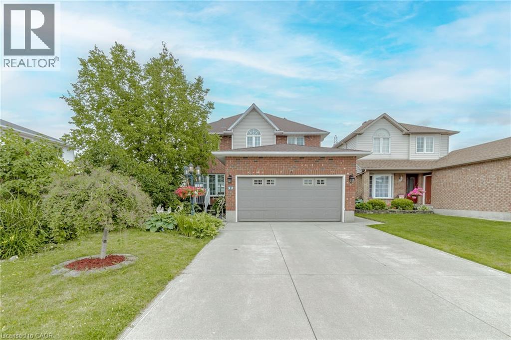 32 Vineberg Dr, Hamilton, ON L9B 2P6