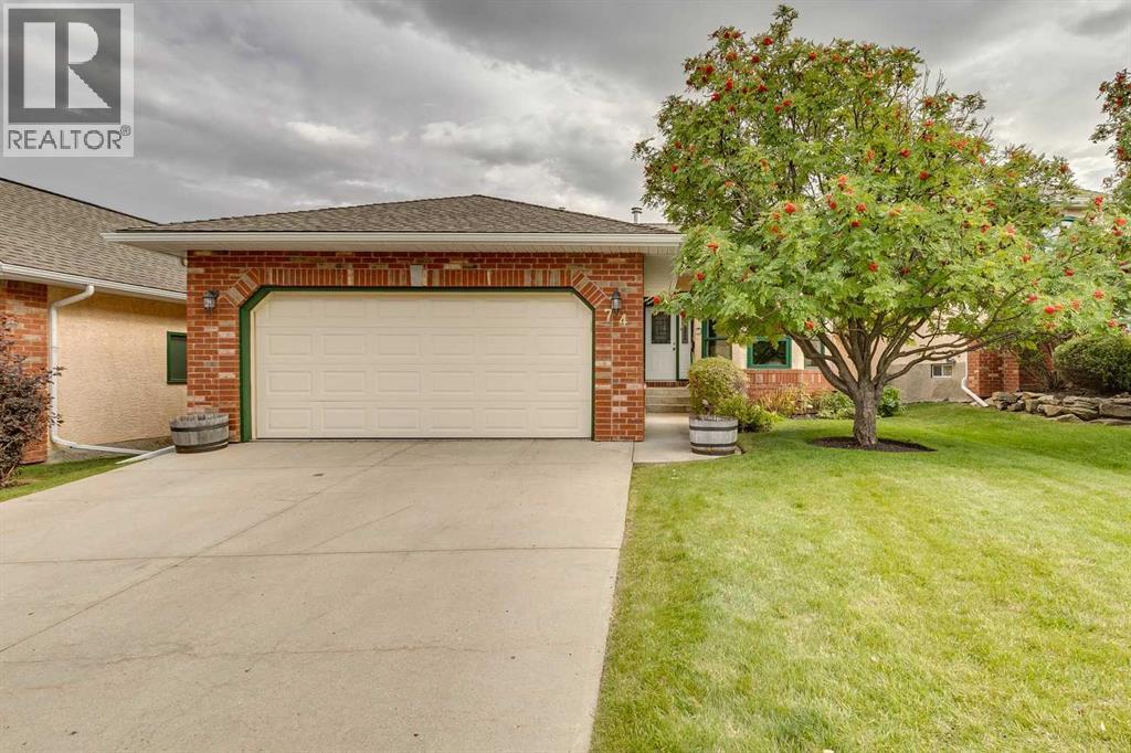 74 Evergreen Bay SW, Calgary, AB T2Y 3E9