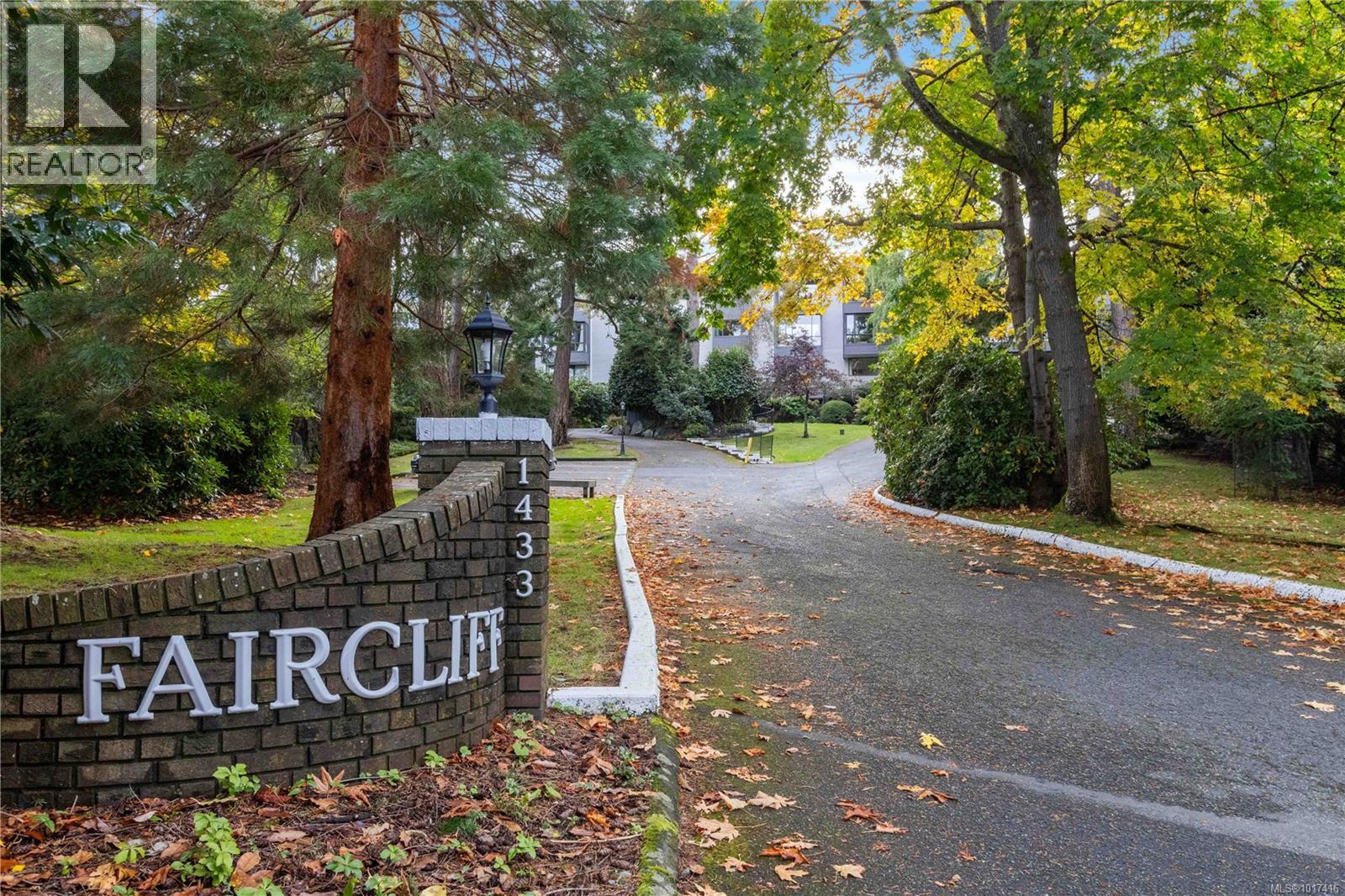 1433 Faircliff Lane Unit 410, Victoria, BC V8S 3J6
