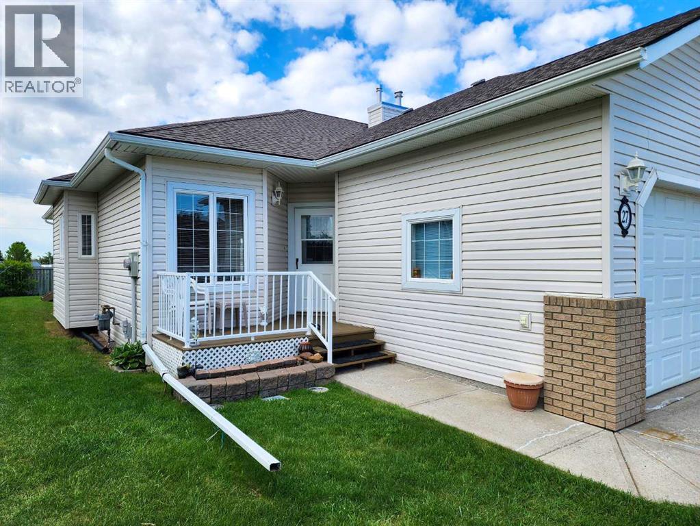 27 Skyline Cres, Claresholm, AB T0L 0T0
