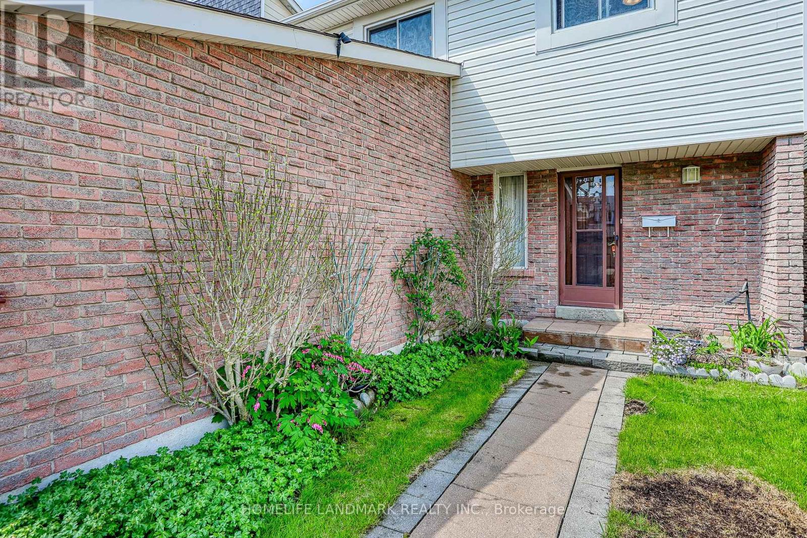 7 Kennaley Cres, Toronto, ON M1V 1L6