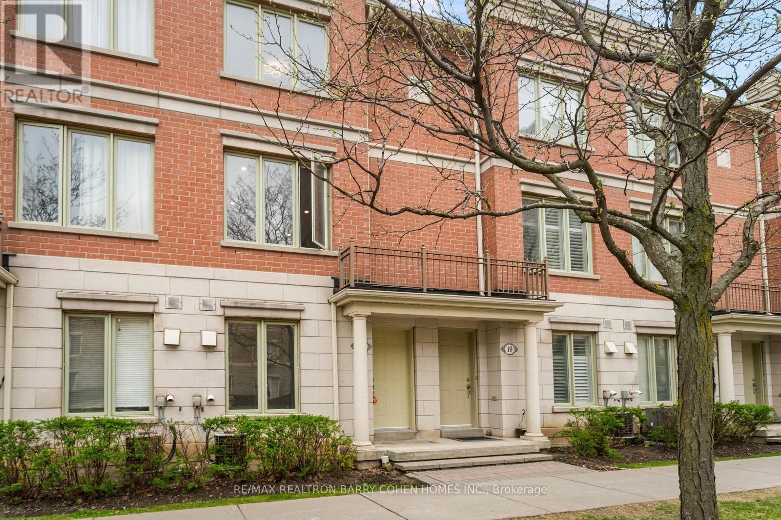 21 Galleria Pkwy, Markham Commerce Valley, ON L3T 0A4