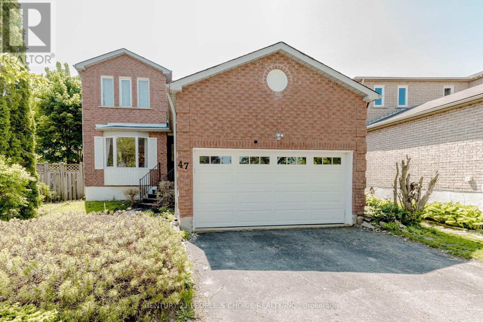 47 Blair Cres, Barrie, ON L4M 5Y6