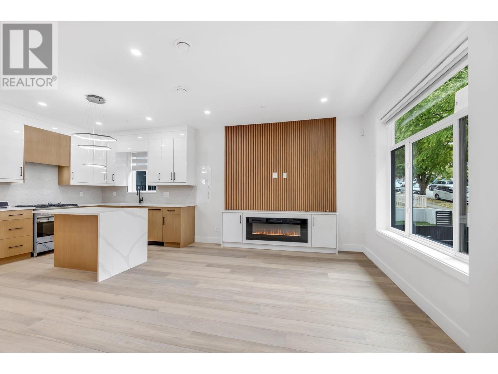 3442 E 4th Ave, Vancouver, BC V5M 1L9