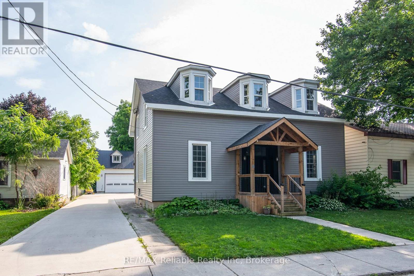 41 John St, Huron East, ON N0K 1W0