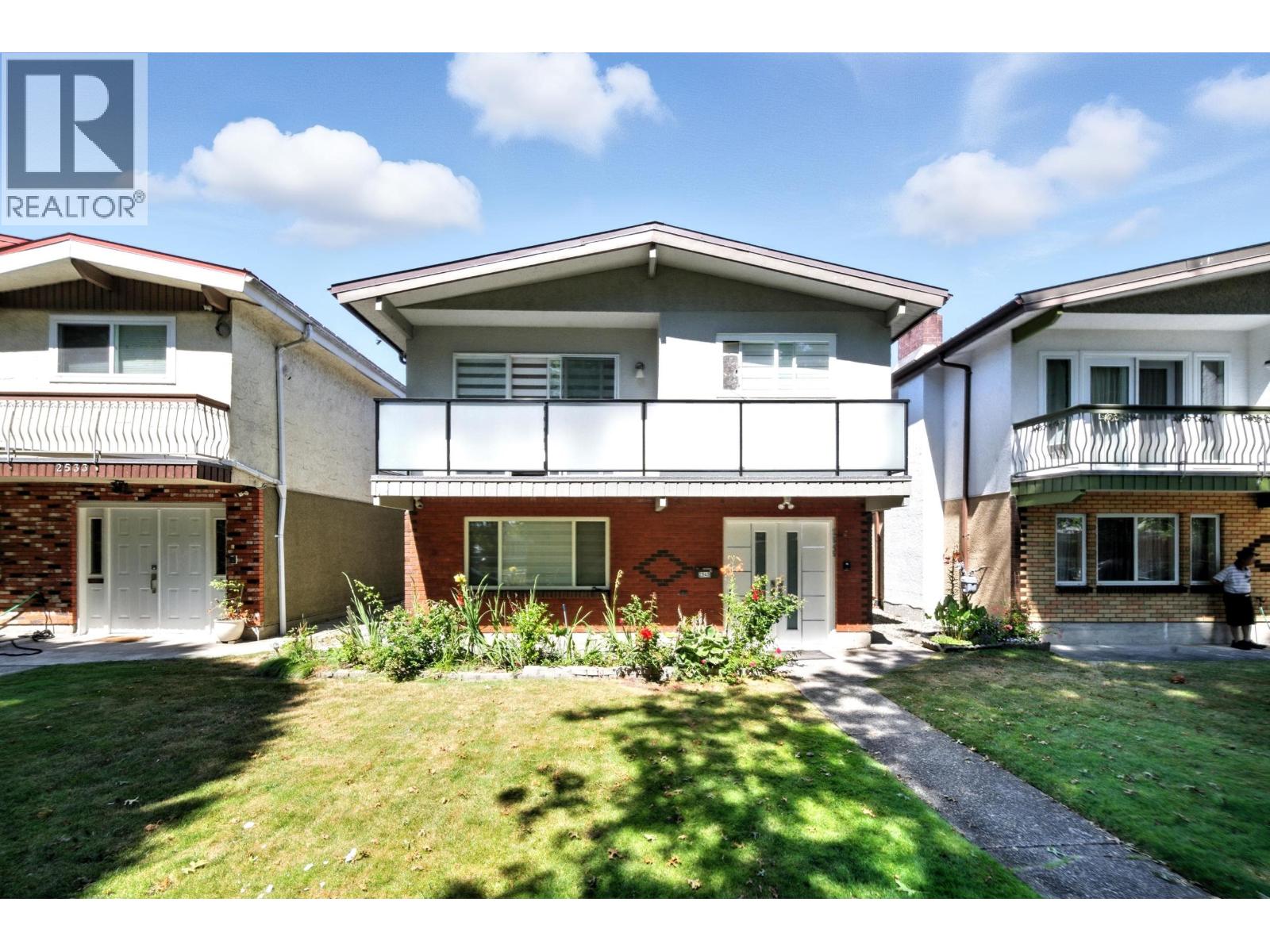 2545 E 43rd Ave, Vancouver, BC V5R 5V7
