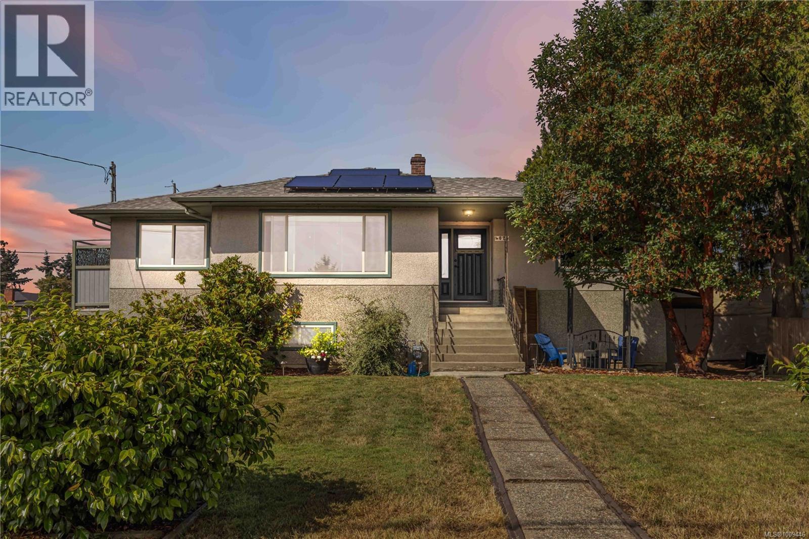 4076 Glanford Ave, Saanich, BC V8Z 4A1