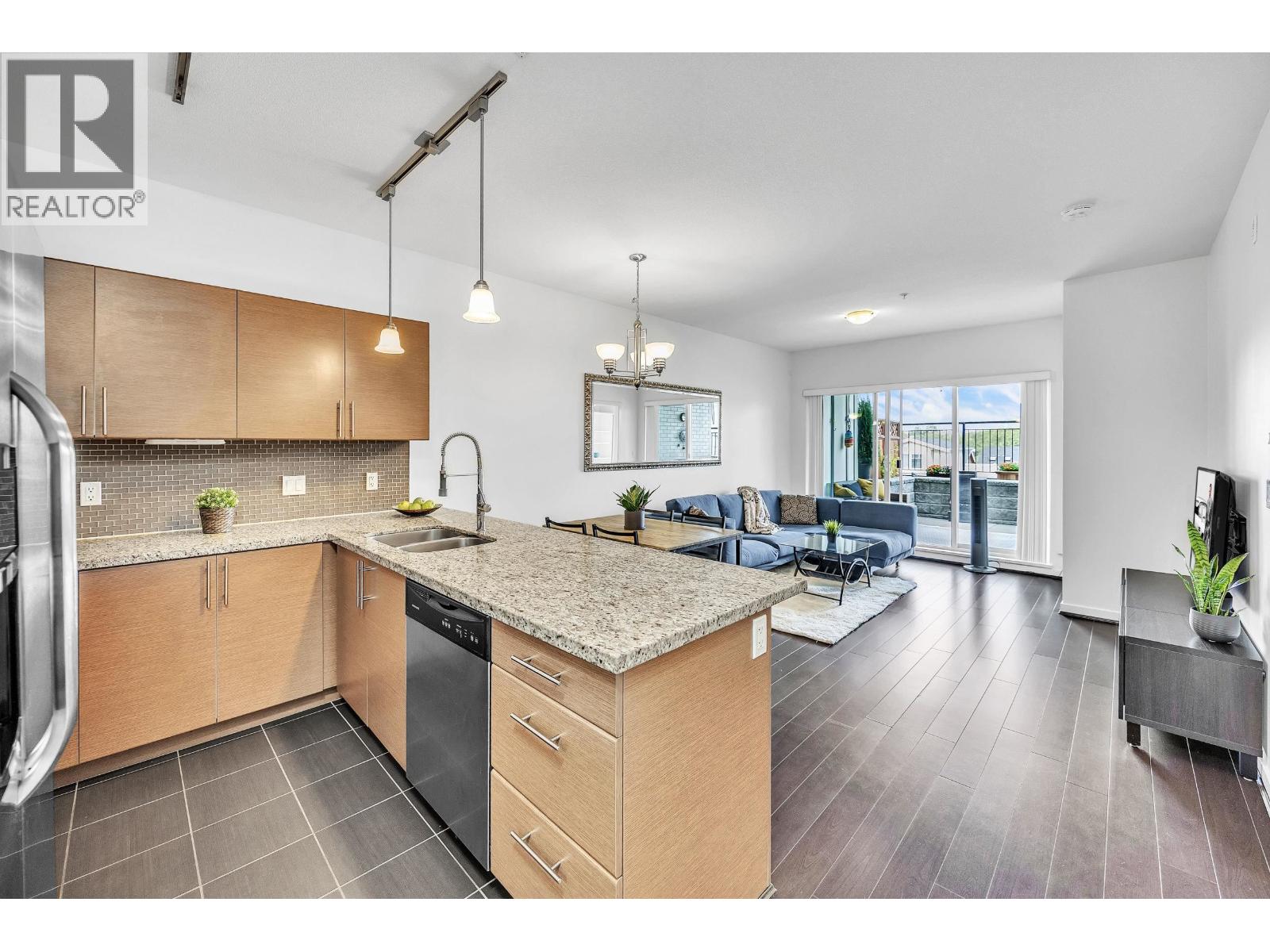 2239 Kingsway Unit 205, Vancouver, BC V5N 0E5