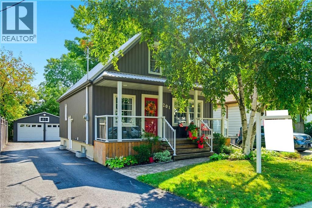 201 E 28th St, Hamilton, ON L8V 3H9