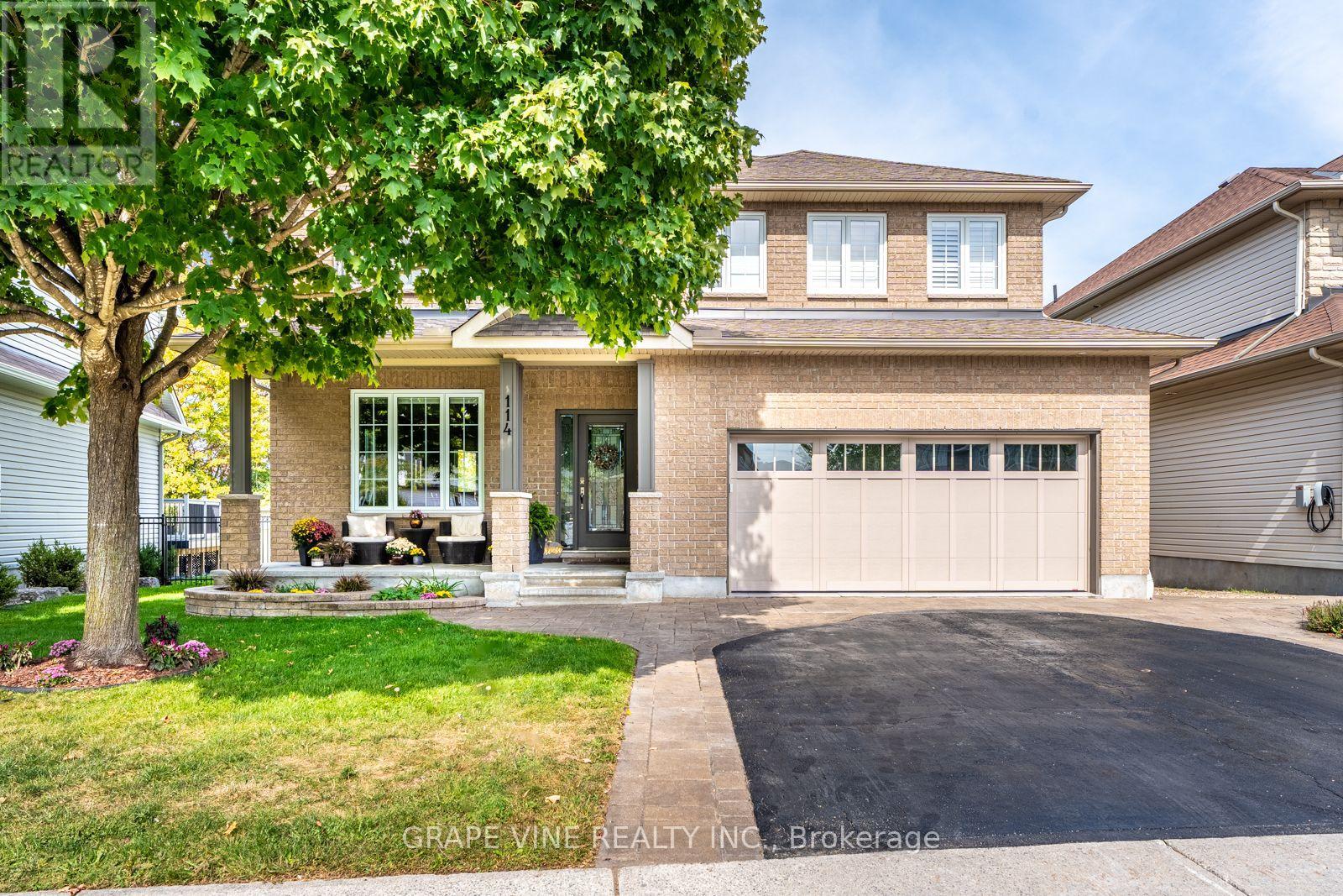 114 Kimpton Dr, Ottawa, ON K2S 0B9